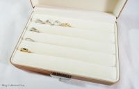 ブランド店御用達の最大36本の指輪が収納できるリングコレクションケース(ベージュ)